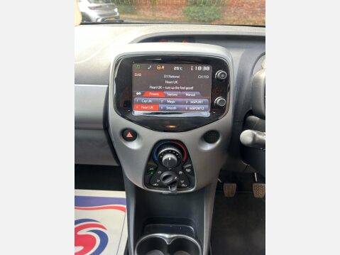 Toyota Aygo 1.0 VVT-i x-play Hatchback 5dr Petrol Manual Euro 6 (71 ps) IMMACULATE COND 8