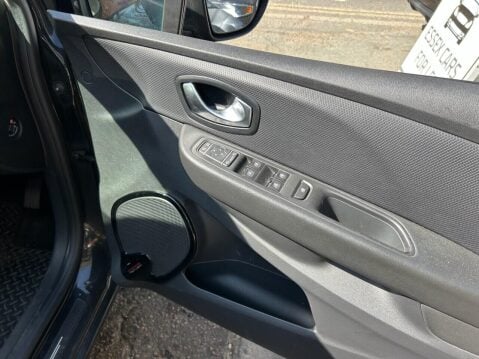 Renault Clio 0.9 TCe Dynamique S Nav Hatchback 5dr Petrol Manual Euro 6 (s/s) (90 ps) 14