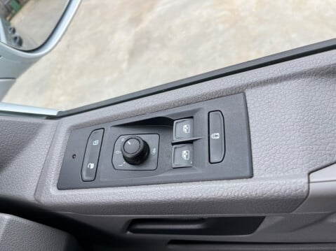 Volkswagen Transporter Shuttle 2.0 TDI S SWB Euro 6 (s/s) 5dr 21