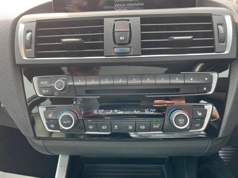 BMW 2 Series 2.0 220i Luxury Auto Euro 6 (s/s) 2dr 14