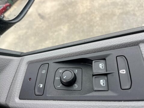 Volkswagen Transporter Shuttle 2.0 TDI SE DSG LWB Euro 6 (s/s) 5dr 20