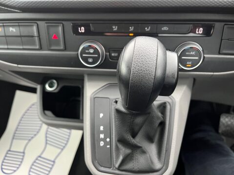 Volkswagen Transporter Shuttle 2.0 TDI SE DSG LWB Euro 6 (s/s) 5dr 17