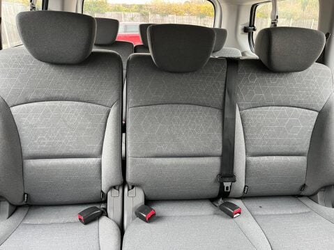 Hyundai I800 2.5 CRDi SE Euro 6 5dr 9