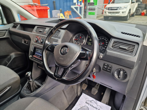 Volkswagen Caddy C20 TDI HIGHLINE 13