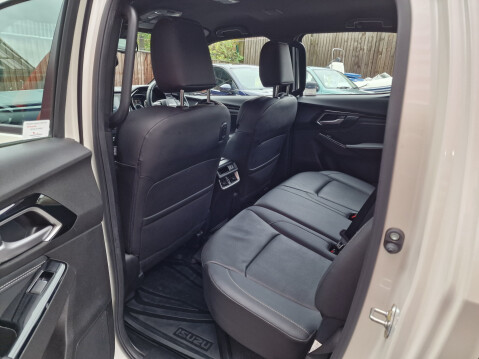 Isuzu D-Max V-CROSS DCB Auto 16