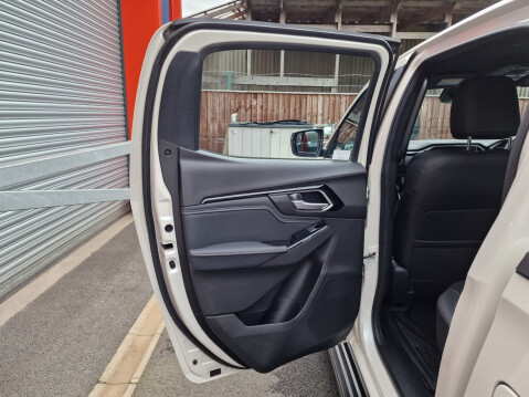 Isuzu D-Max V-CROSS DCB Auto 21