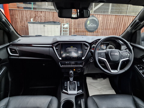Isuzu D-Max V-CROSS DCB Auto 11