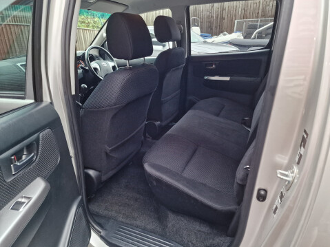 Toyota Hilux ICON 4X4 D-4D DCB 16