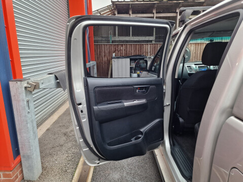 Toyota Hilux ICON 4X4 D-4D DCB 23