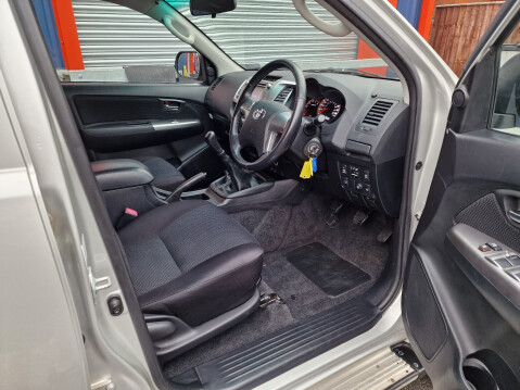 Toyota Hilux ICON 4X4 D-4D DCB 13