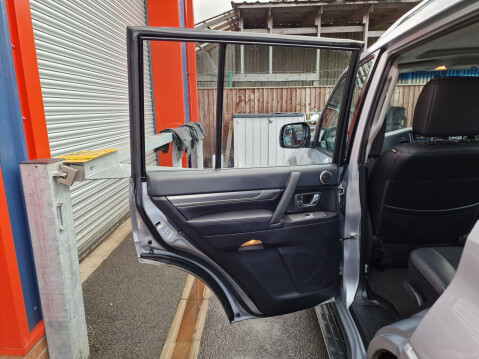 Mitsubishi Shogun DI-D ELEGANCE Auto 23