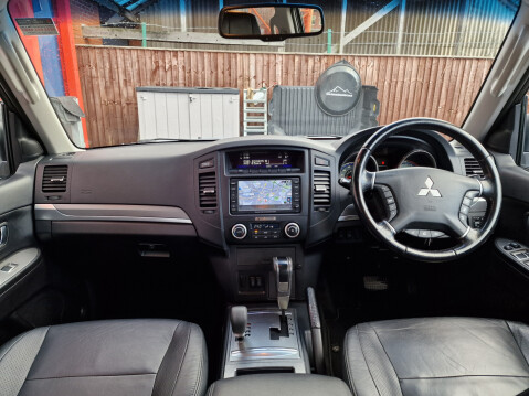 Mitsubishi Shogun DI-D ELEGANCE Auto 9