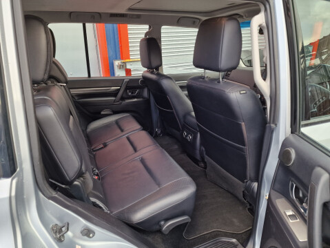 Mitsubishi Shogun DI-D ELEGANCE Auto 13