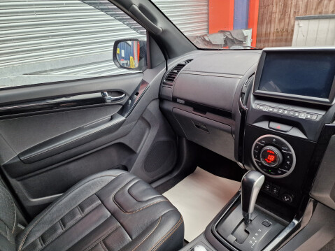 Isuzu D-Max BLADE DCB Auto 11