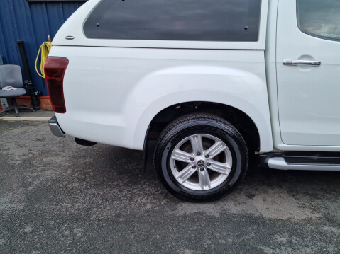 Isuzu D-Max YUKON DCB AUTO 9