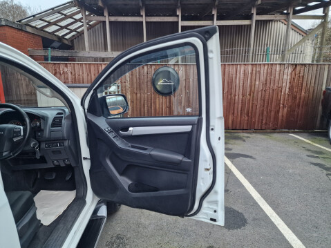 Isuzu D-Max YUKON DCB AUTO 19