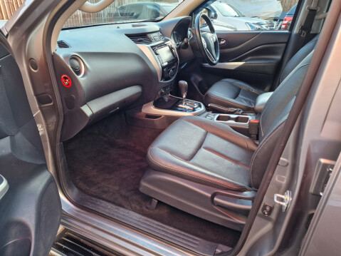 Nissan Navara DCI TEKNA 4X4 SHR DCB 14