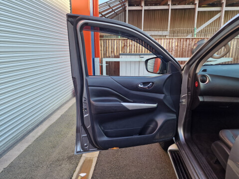 Nissan Navara DCI TEKNA 4X4 SHR DCB 21
