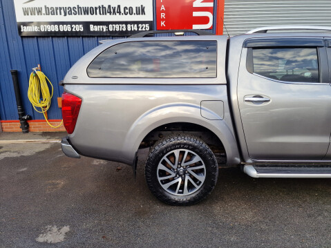 Nissan Navara DCI TEKNA 4X4 SHR DCB 9