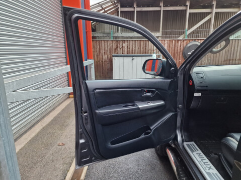 Toyota Hilux INVINCIBLE X 4X4 D-4D DCB AUTO 22