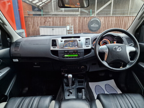Toyota Hilux INVINCIBLE X 4X4 D-4D DCB AUTO 11