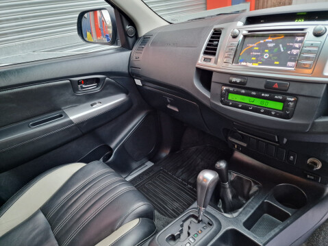 Toyota Hilux INVINCIBLE X 4X4 D-4D DCB AUTO 12