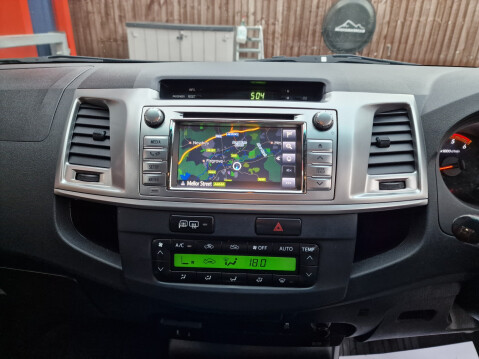 Toyota Hilux INVINCIBLE X 4X4 D-4D DCB AUTO 18