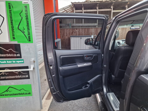 Toyota Hilux INVINCIBLE X 4X4 D-4D DCB AUTO 24