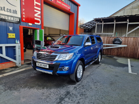 Toyota Hilux INVINCIBLE 4X4 D-4D DCB AUTO 1