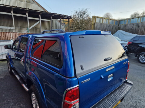 Toyota Hilux INVINCIBLE 4X4 D-4D DCB AUTO 9