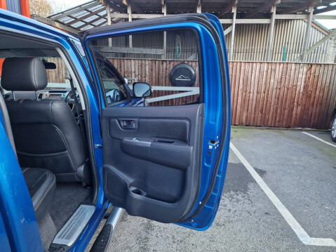 Toyota Hilux INVINCIBLE 4X4 D-4D DCB AUTO 21