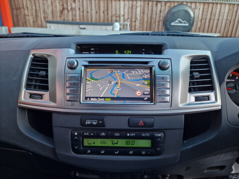 Toyota Hilux INVINCIBLE 4X4 D-4D DCB AUTO 16