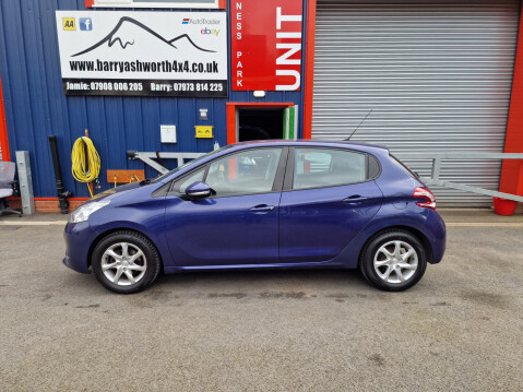 Peugeot 208 ACTIVE 5