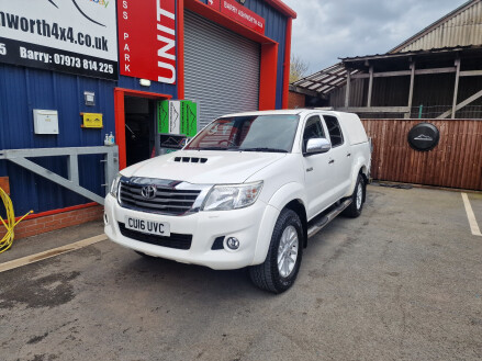 Toyota Hilux INVINCIBLE 4X4 D-4D DCB
