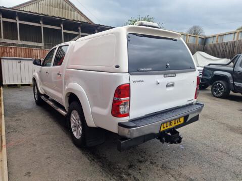 Toyota Hilux INVINCIBLE 4X4 D-4D DCB 6