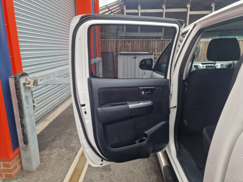 Toyota Hilux INVINCIBLE 4X4 D-4D DCB 22