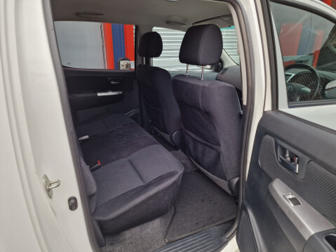 Toyota Hilux INVINCIBLE 4X4 D-4D DCB 14