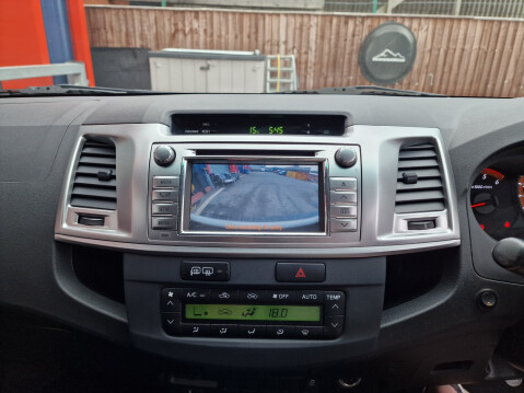 Toyota Hilux INVINCIBLE 4X4 D-4D DCB 16