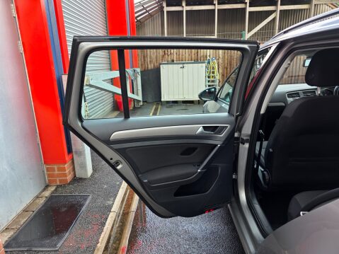 Volkswagen Golf SE TDI BLUEMOTION TECHNOLOGY DSG 23