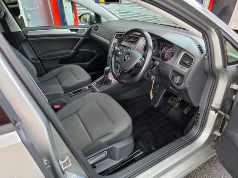 Volkswagen Golf SE TDI BLUEMOTION TECHNOLOGY DSG 15