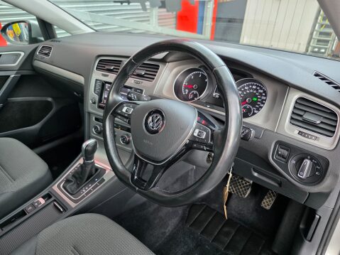 Volkswagen Golf SE TDI BLUEMOTION TECHNOLOGY DSG 19