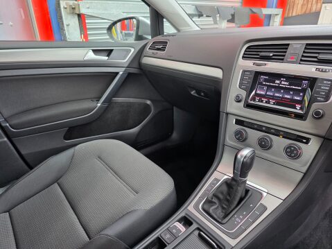 Volkswagen Golf SE TDI BLUEMOTION TECHNOLOGY DSG 13