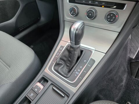 Volkswagen Golf SE TDI BLUEMOTION TECHNOLOGY DSG 14