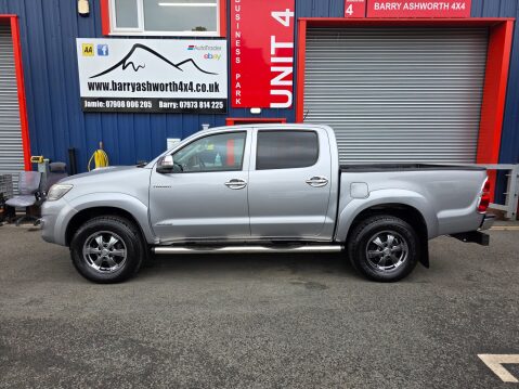 Toyota Hilux INVINCIBLE X 4X4 D-4D DCB AUTO 5