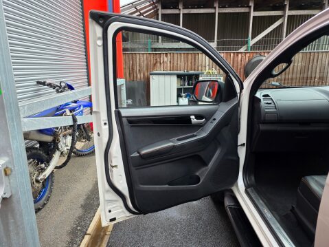 Isuzu D-Max BLADE DCB 21