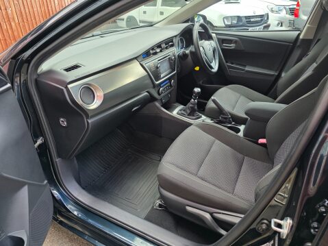 Toyota Auris ICON D-4D 13