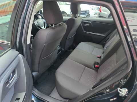 Toyota Auris ICON D-4D 15