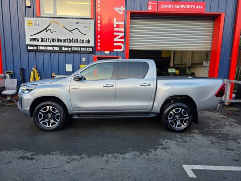 Toyota Hilux INVINCIBLE 4WD D-4D DCB 5