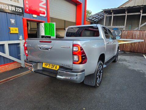 Toyota Hilux INVINCIBLE 4WD D-4D DCB 8