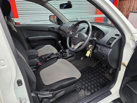 Mitsubishi L200 DI-D 4X4 4LIFE CLUB CAB 10